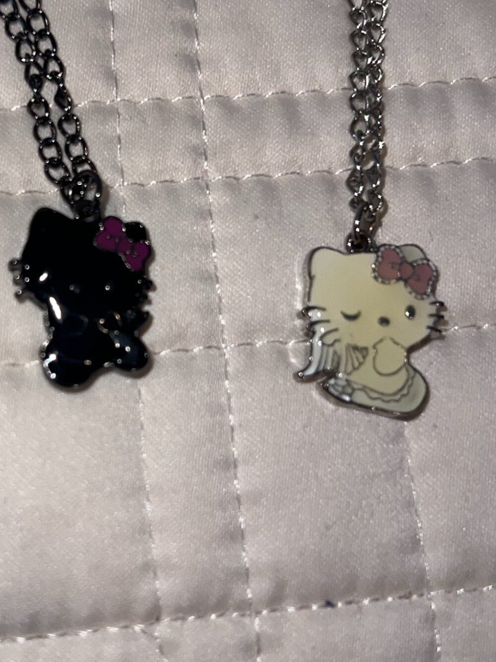 Hello Kitty Matching Best Friend BFF 2 Piece Pendant Necklace Set